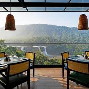 5* منتجع Flora Misty Falls
